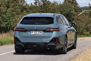i5 koster over 600.000 kr., men merprisen for at vælge den markant mere praktiske stationcar er blot 15.000 kr. Det er alle pengene værd. 