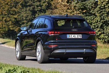 Topmodellen Ultra har avancerede OLED-baglygter, hvor du frit kan vælge mellem otte forskellige designs. Derudover kan de også eksempelvis lave advarselstrekanter, så cyklister kan se, at der er nogen i bilen, som er på vej ud. 