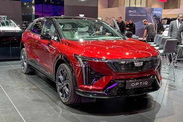 Cadillac Optiq er en ny elbil fra det amerikanske mærke. Cadillac har i forvejen den større elbil, Lyriq. Cadillac er nu kommet tilbage til Europa med foreløbig landene Schweiz, Tyskland, Sverige og Frankrig. 