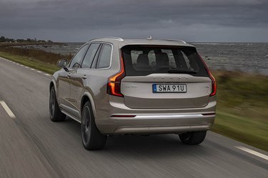 Baglygterne har fået et nyt design, der lægger sig tættere op ad det, vi har set på elbilen EX90.