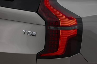 I Danmark kommer den nye udgave af Volvo XC90 kun i denne T8-udgave, som er Volvo-sprog for en plugin-hybrid af den kraftigste slags. Den byder på firehjulstræk og op til 455 hestekræfter.