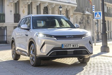 BYD Atto 2 er en kompakt SUV på præcis samme størrelse som Kia EV3 (dog lidt højere). BYD’s europæiske designchef har sørget for en tiltalende formgivning.