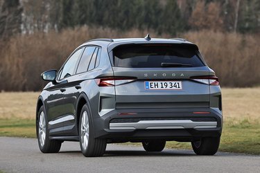 Elroq er bygget som en rummelig SUV med en lodret bagende, der i sig selv sikrer en god plads i bagagerummet. Bagrudevisker og tagræling er standard.