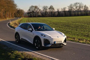Deepal S07 er en mellemstor SUV på helt samme størrelse som Tesla Model Y og Xpeng G6.