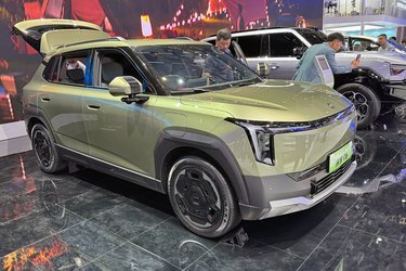 Endnu en billigbil. Dongfeng 06 er mærkets nyeste model, og den kommer til Europa i 2026.