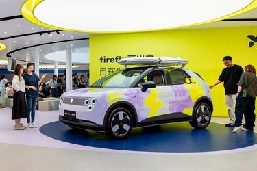 Endnu et nyt Nio-mærke. Firefly viser sin første model, som er en minibil i europæisk stil. Firefly kommer til Europa, men lanceringen er forsinket til sidst i 2025.