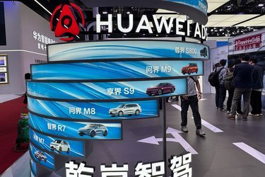 Huawei overalt. Elektronikgiganten, der er ved at blive Kinas Bosch, leverer central hardware og software til rigtig mange bilmodeller. Desuden har Huawei oprettet nye bilmærker i joint venture med flere af Kinas bilproducenter.