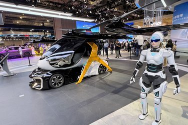 Persondroner og flyvende biler er der mange af på Shanghai-udstillingen. Men de fleste virker ikke alvorlig ment. En undtagelse er Xpengs.