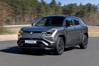 Suzuki eVitara er første elbil fra den japanske bilproducent. Der er tale om en mini-SUV, og vi gætter på, at priserne begynder under 240.000 kr.
