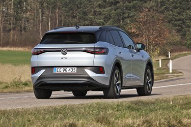 Det er let at spotte en GTX, idet ID.4-navnet på bagklappen her er udskiftet med netop GTX. Udstyret omfatter det meste af det, fabrikken kan tilbyde, herunder de avancerede 3D-LED-baglygter.