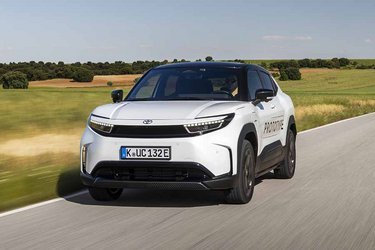 Toyota Urban Cruiser er en elektrisk mini-SUV. Den fås med to batteristørrelser til priser fra 235.000 kr.