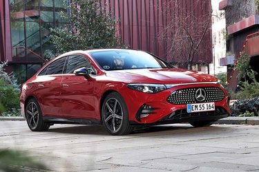 Mercedes-Benz CLA er en såkaldt firedørs sedan. Det er en relativ sjælden biltype i dagens Danmark.