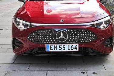 Stjernegrillen med de mange lysende stjerner er standard. Den giver en flot velkomst, når bilen låses op i mørket.