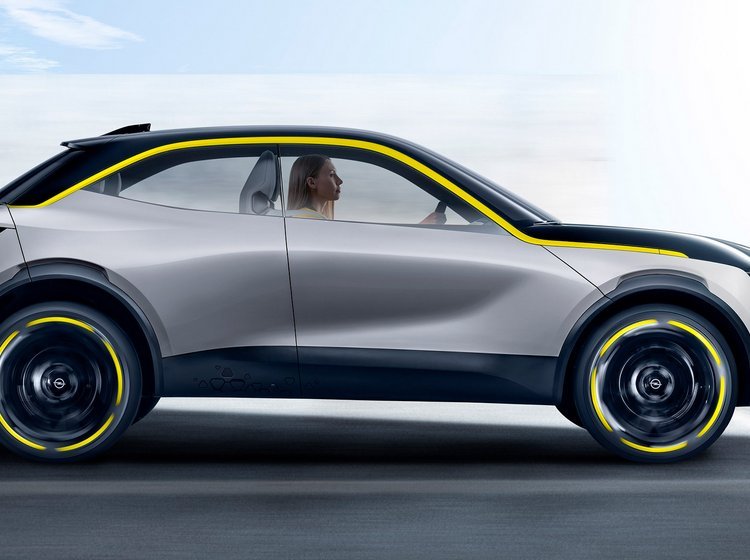 Opel GT X Experience i profil.