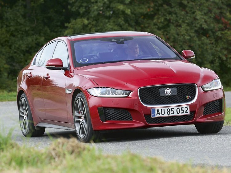 Jaguar XE forfra