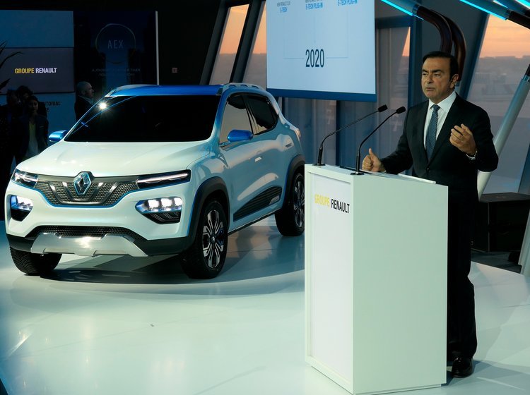 Renault-chef Carlos Ghosn præsenterer den nye 'globale' elbil.