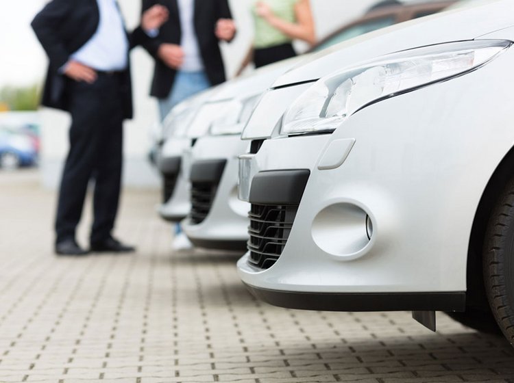 SKAT begynder nu at sende for meget betalt afgift retur til en række bilkøbere.