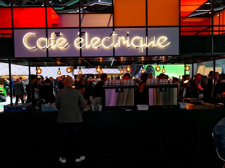 Audi havde en 'Café Electrique' på sin stand på Genève-udstillingen.