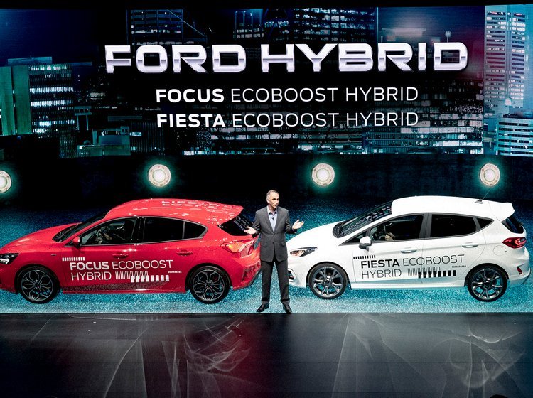 På et stort anlagt show i Amsterdam har Ford løftet sløret for sin satsning på eldrevne biler.