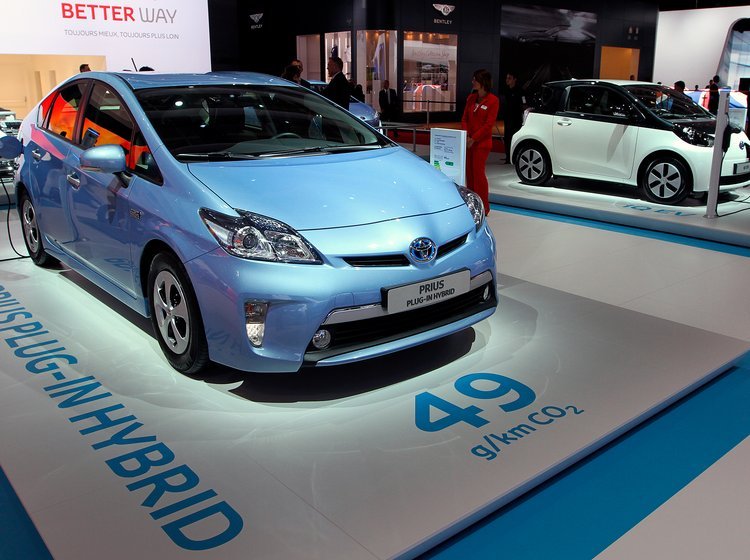 Toyota dropper rene elbiler i mange år frem.