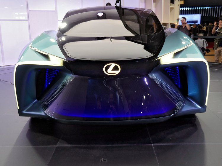 Lexus' konceptbil LF30 præsenterer elektrisk platform og selvkørende teknik.