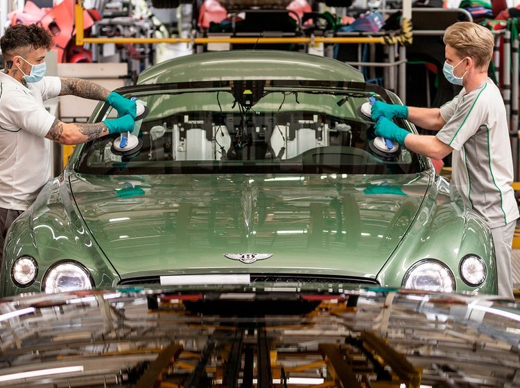 Bentley er blandt mange bilproducenter, der langsomt og med forholdsregler genstarter produktionen sidst i april.