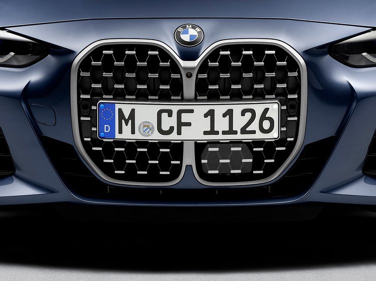 BMW-grillen når nye højde i størrelse i 4-serie Coupé.