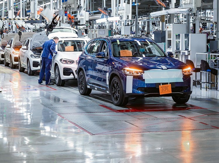BMW iX3 begynder snart at rulle af samlebåndet i Kina. 