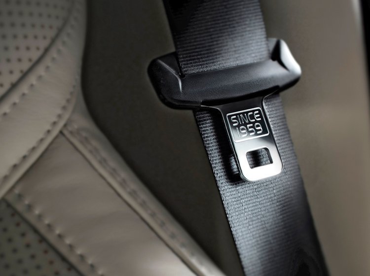 Volvo må kalde 2,2 mio. biler til kontol for mulig slid på sikkerhedsselerne.