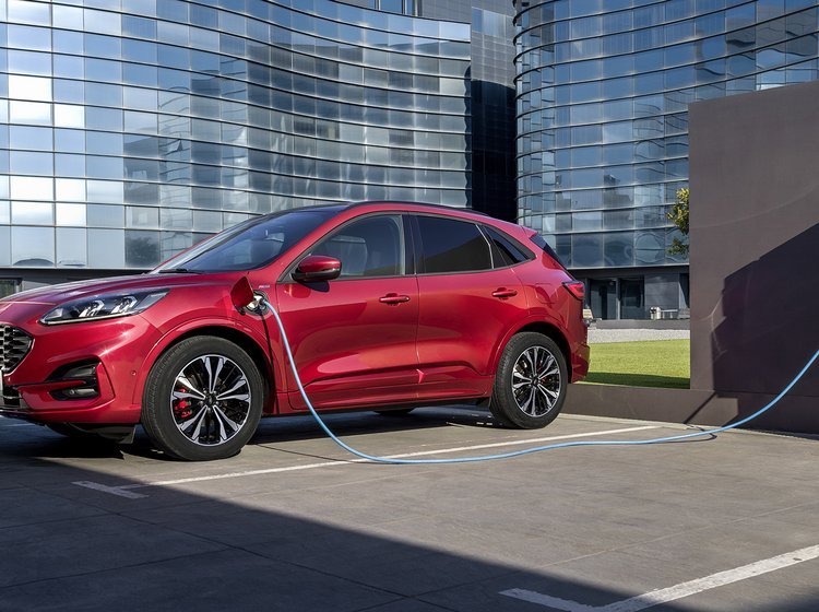 Ford Kuga plugin-hybrid skal på værksted i perioden januar-april 2021 for at få udskiftet højspændingsbatteriet.