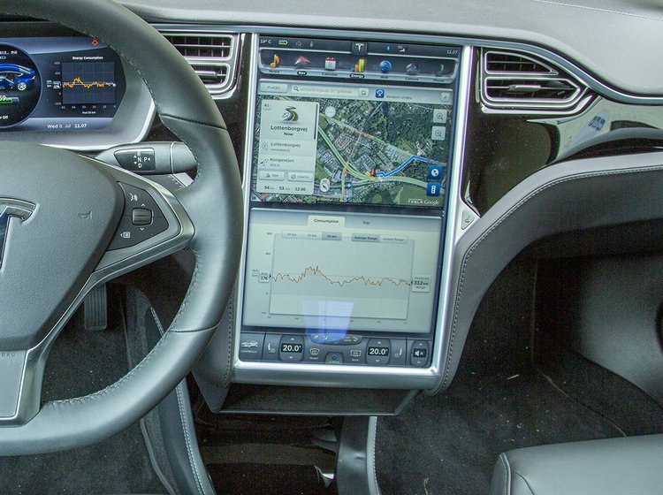 Skærmen i Tesla Model S og Model X kan gå i sort, hvis bilen er bygget før marts 2018