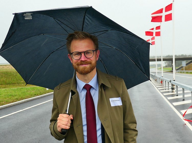 Transportminister Benny Engelbrecht lover en stor plan for nye veje klar inden sommerferien. 