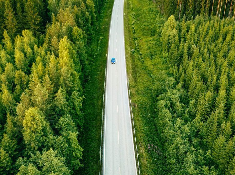 Vej og landskab i Finland.