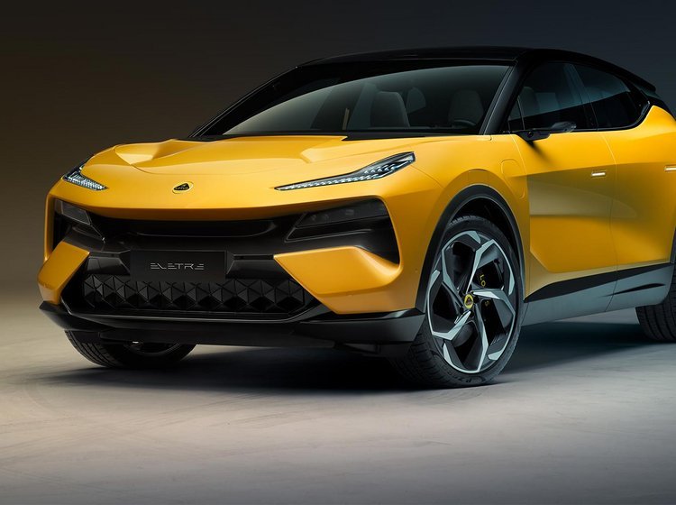 Lotus Eletre er mærkets første SUV - klar til kunder i 2023.