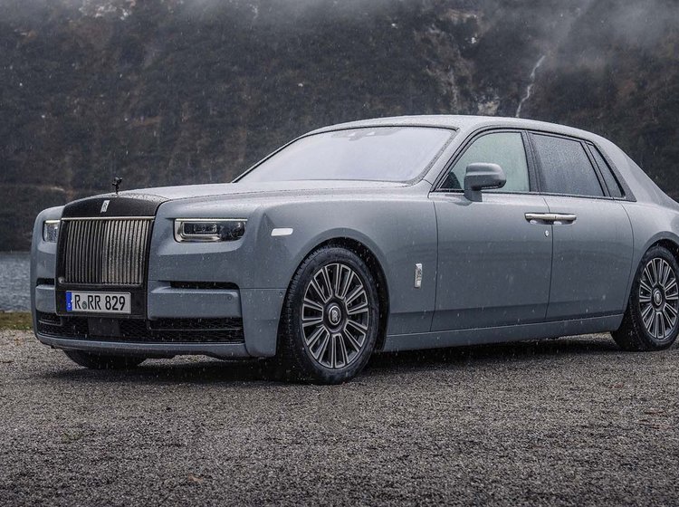Rolls-Royce Phantom set forfra