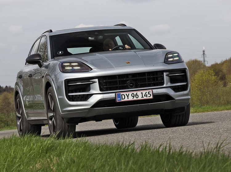 Porsche Cayenne set forfra