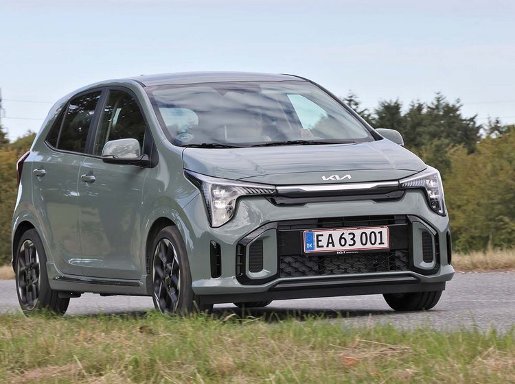 Kia Picanto set forfra på landevej