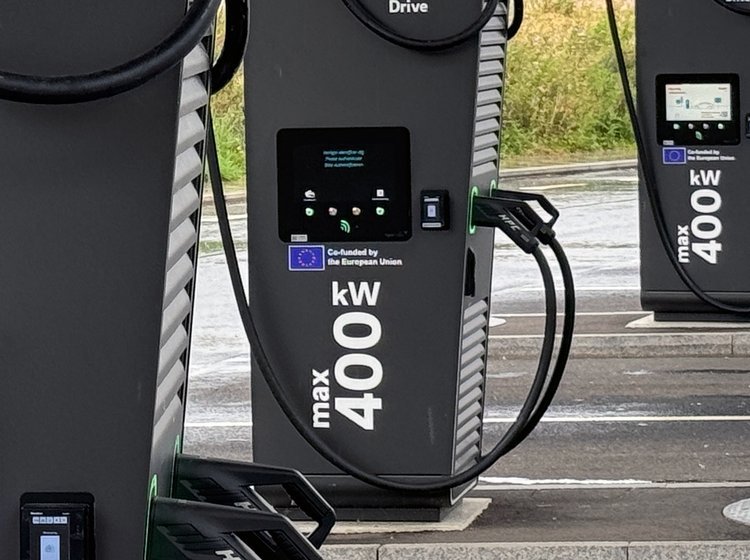 400 kW-ladestandere i nærbillede.