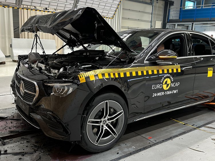 Mercedes-Benz E-klasse efter crashtest