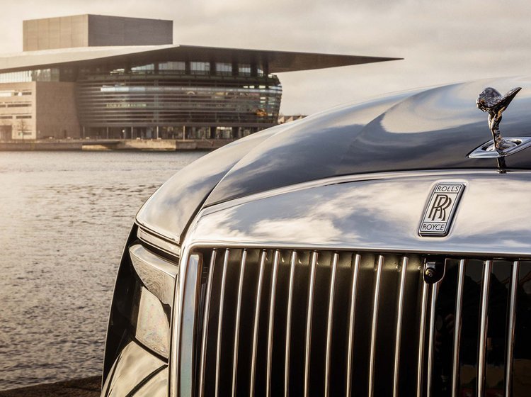 Rolls-Royce fotograferet foran Operahuset i København