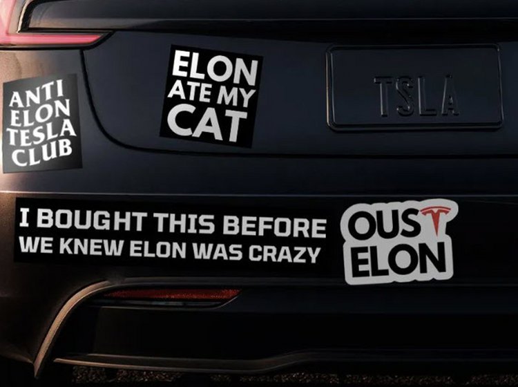 Anti- Elon Musk klistermærker på sort Tesla