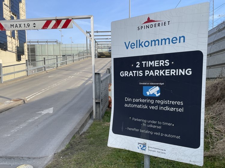 Transportminister sætter parkeringsselskaber på plads: P-afgiften skal være fysisk