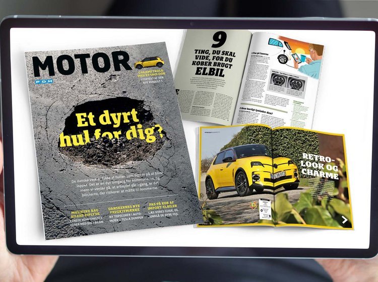 Hænder holder iPad, der viser sider fra Motor 4/2025