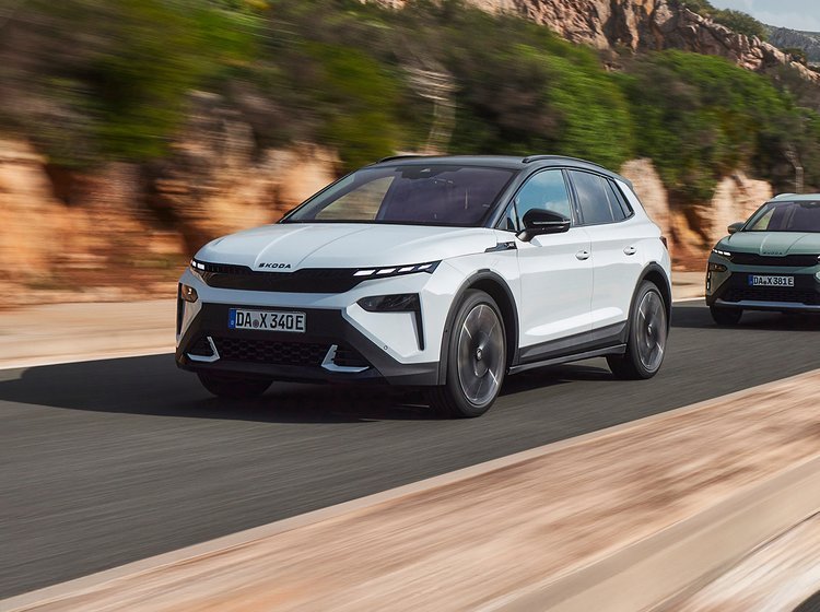 Tre Skoda Elroq kørende efter hinanden.