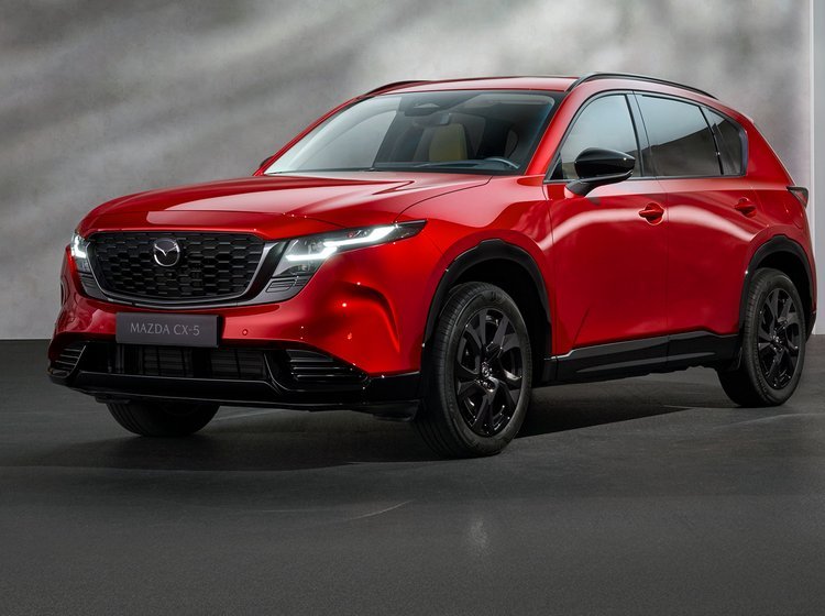 Rød Mazda CX-5 skråt forfra.