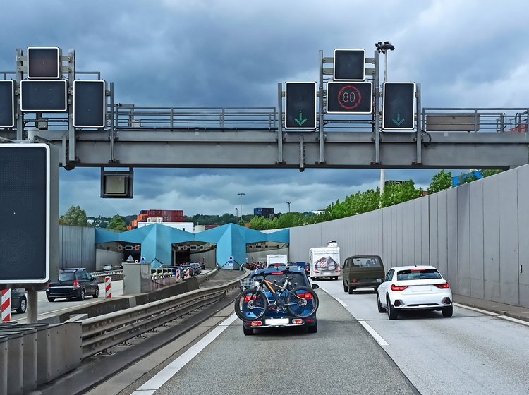 Trafik ved Elbtunnel i Hamborg