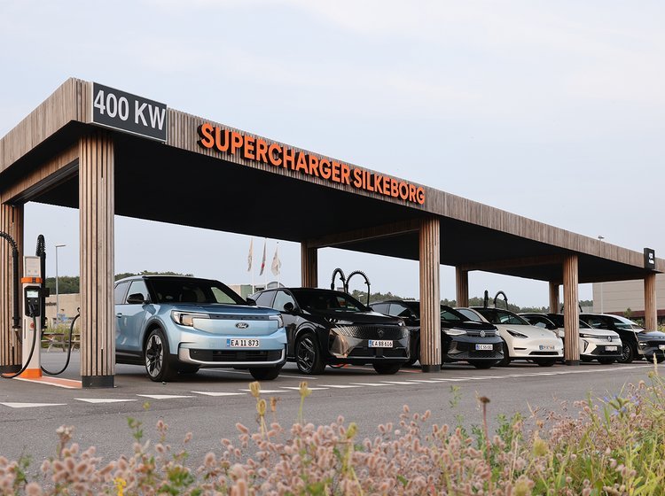 Elbiler ved ladestation