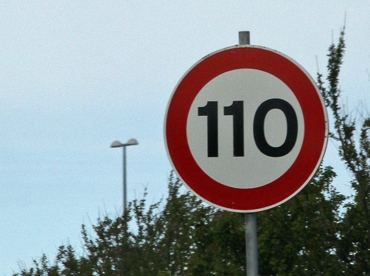 110-skiltene er nu fjernet på 36 km motorvej og 11 km mere er på vej.