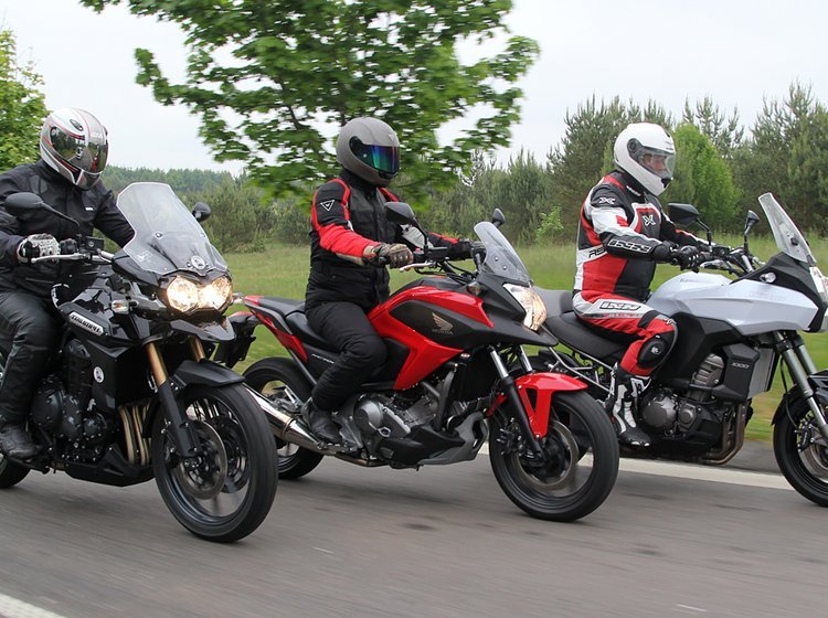 De tre finalister: fra venstre Honda NC 700 XAD, Triumph Tiger Explorer og Kawasaki Versys 1000.