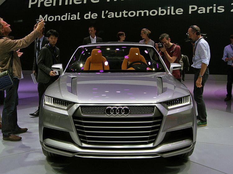 En markant ny front fremviser konceptbilen Audi Crosslane Coupe på Parissalonen.